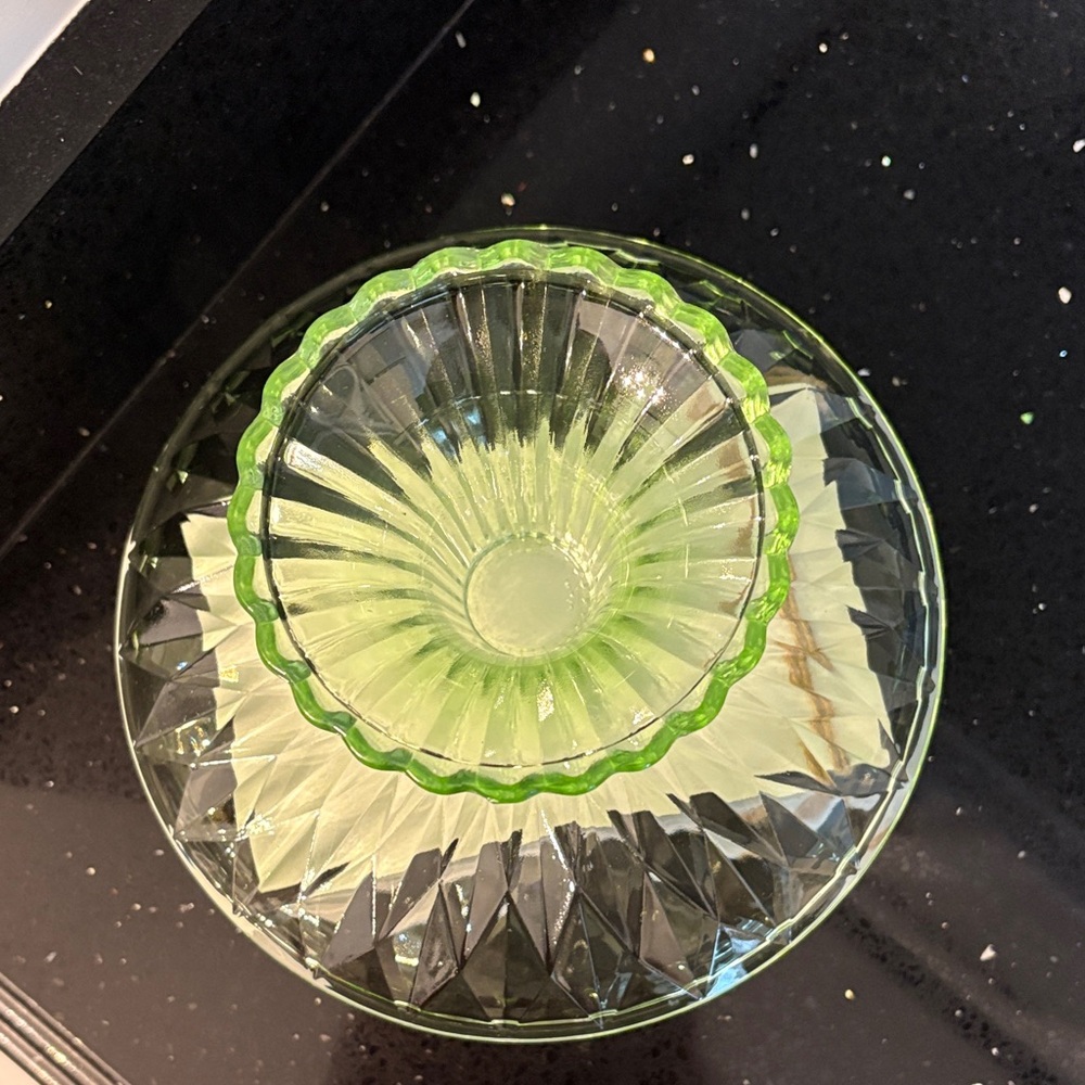 NWOT Green Glass Dessert Summer Easter Stand Riser Shabby Chic Cottagecore - Picture 9 of 11
